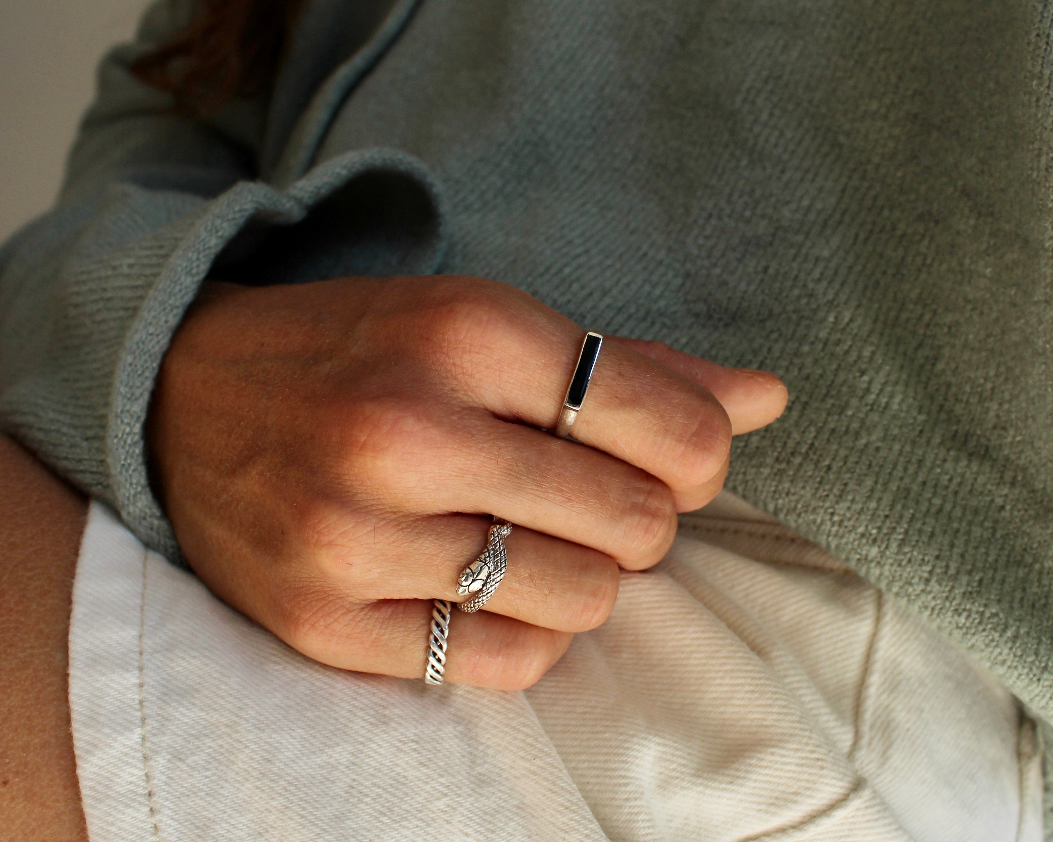 LÉO, bague argent sterling et onyx, pierre semi-précieuse.