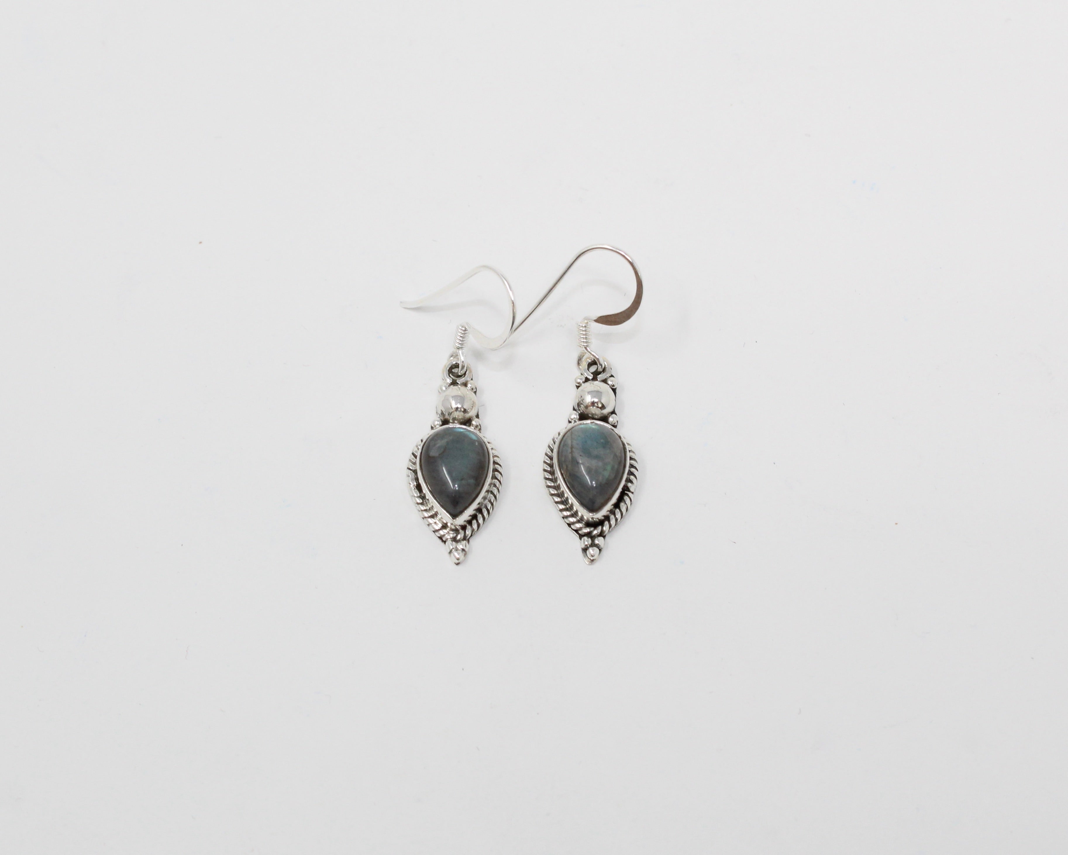 BARAH, boucles d'oreilles argent sterling et pierre semi-précieuse, labradorite.