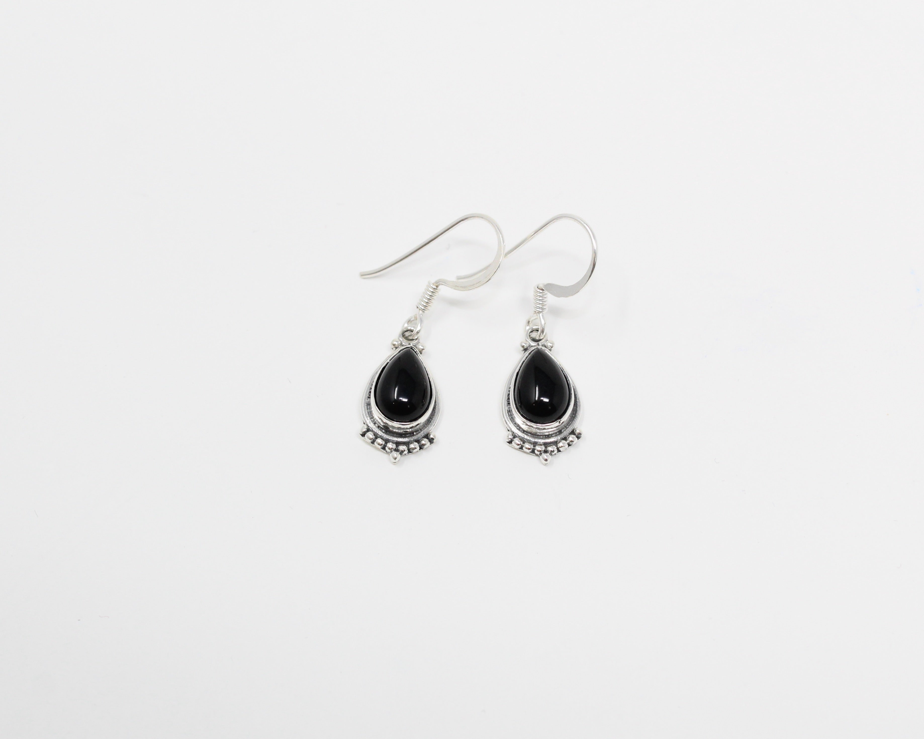 HARA, boucles d'oreilles argent sterling et pierre semi-précieuse, onyx.