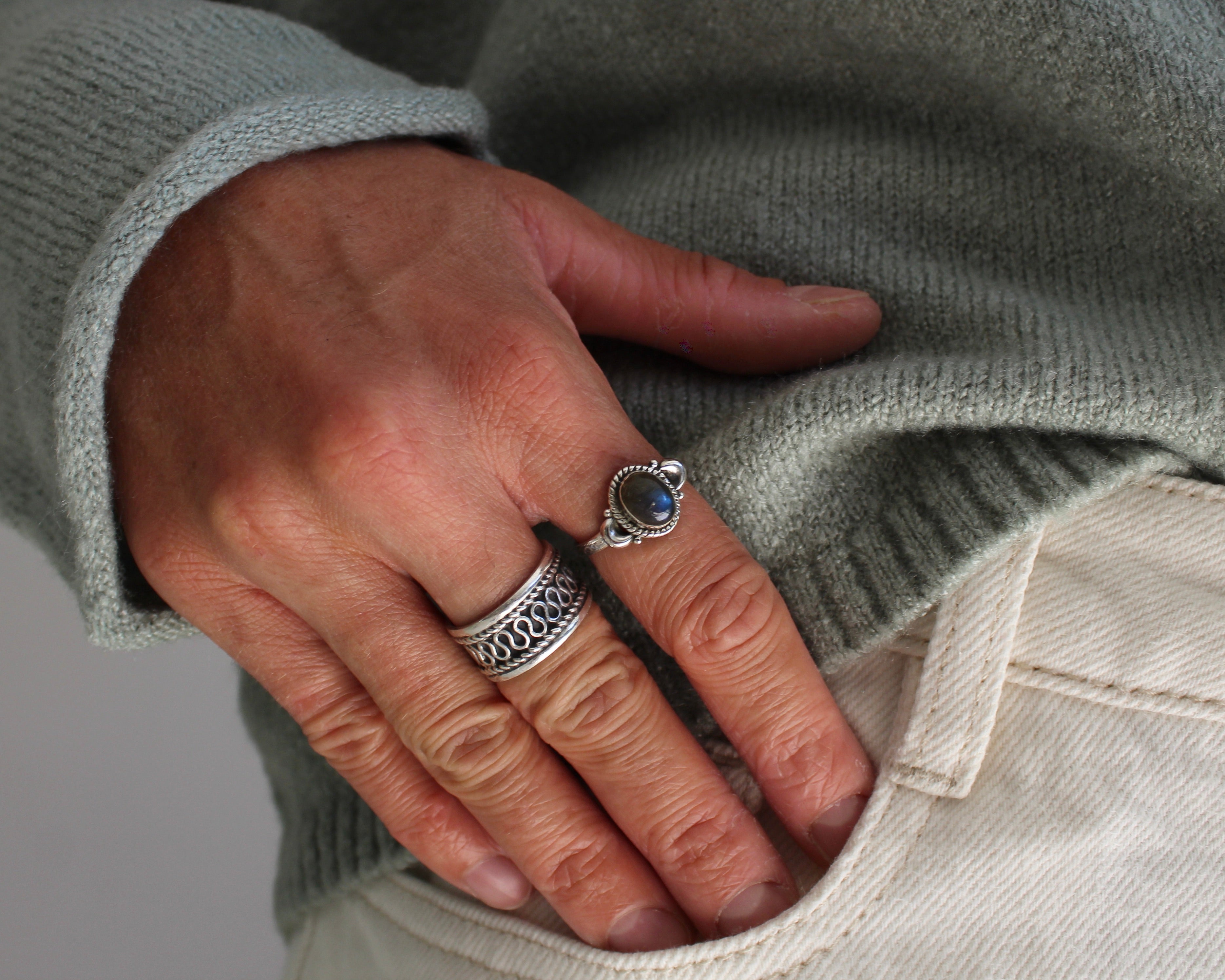 PROTECTION, bague argent et pierre semi-précieuse, labradorite.