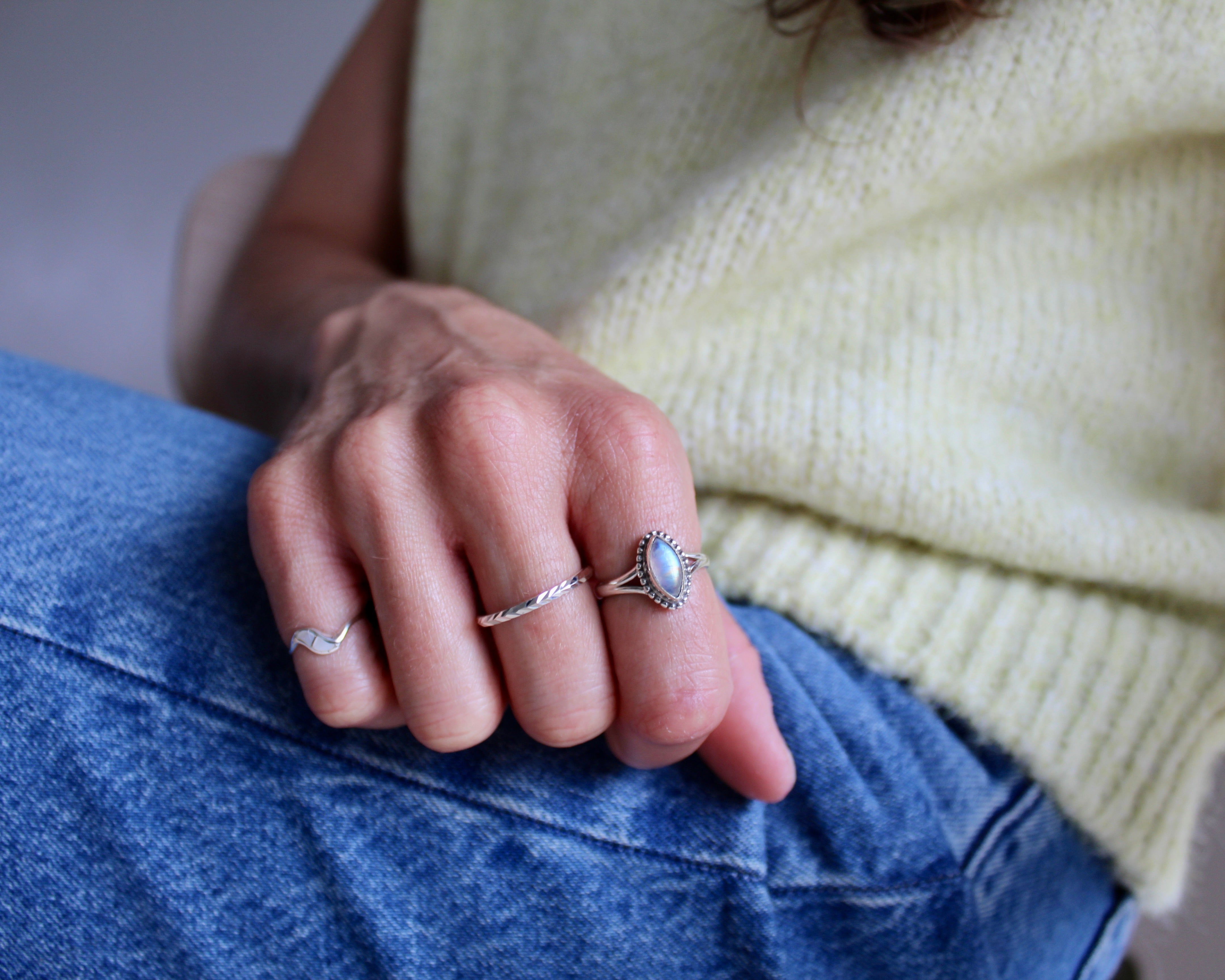Abondance, bague argent sterling et pierre semi-précieuse, pierre de lune.