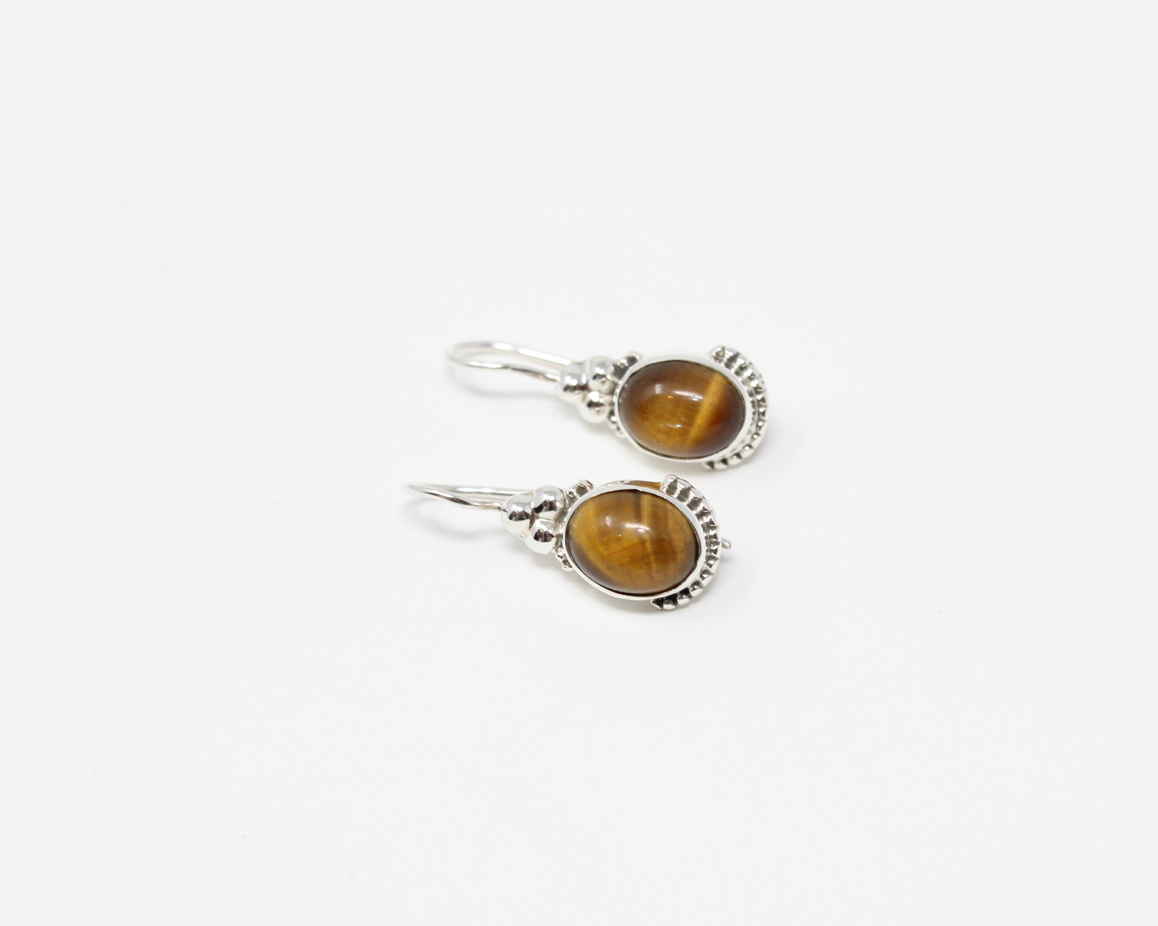 ÉQUILIBRE, boucle d'oreille argent sterling et pierre semi-précieuse, oeil-de-tigre.