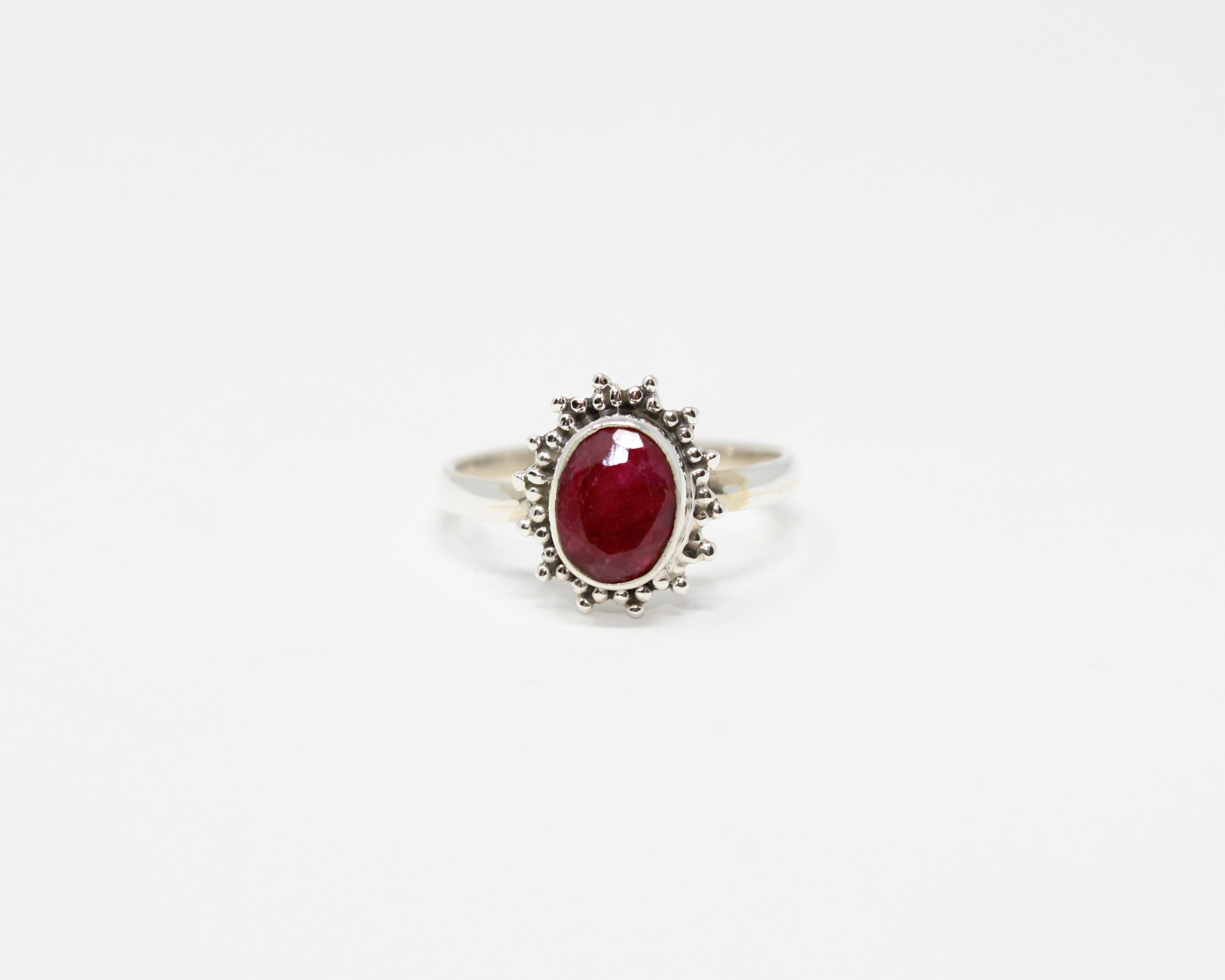 SOLAIRE, bague argent sterling et pierre semi-précieuse, rubis.
