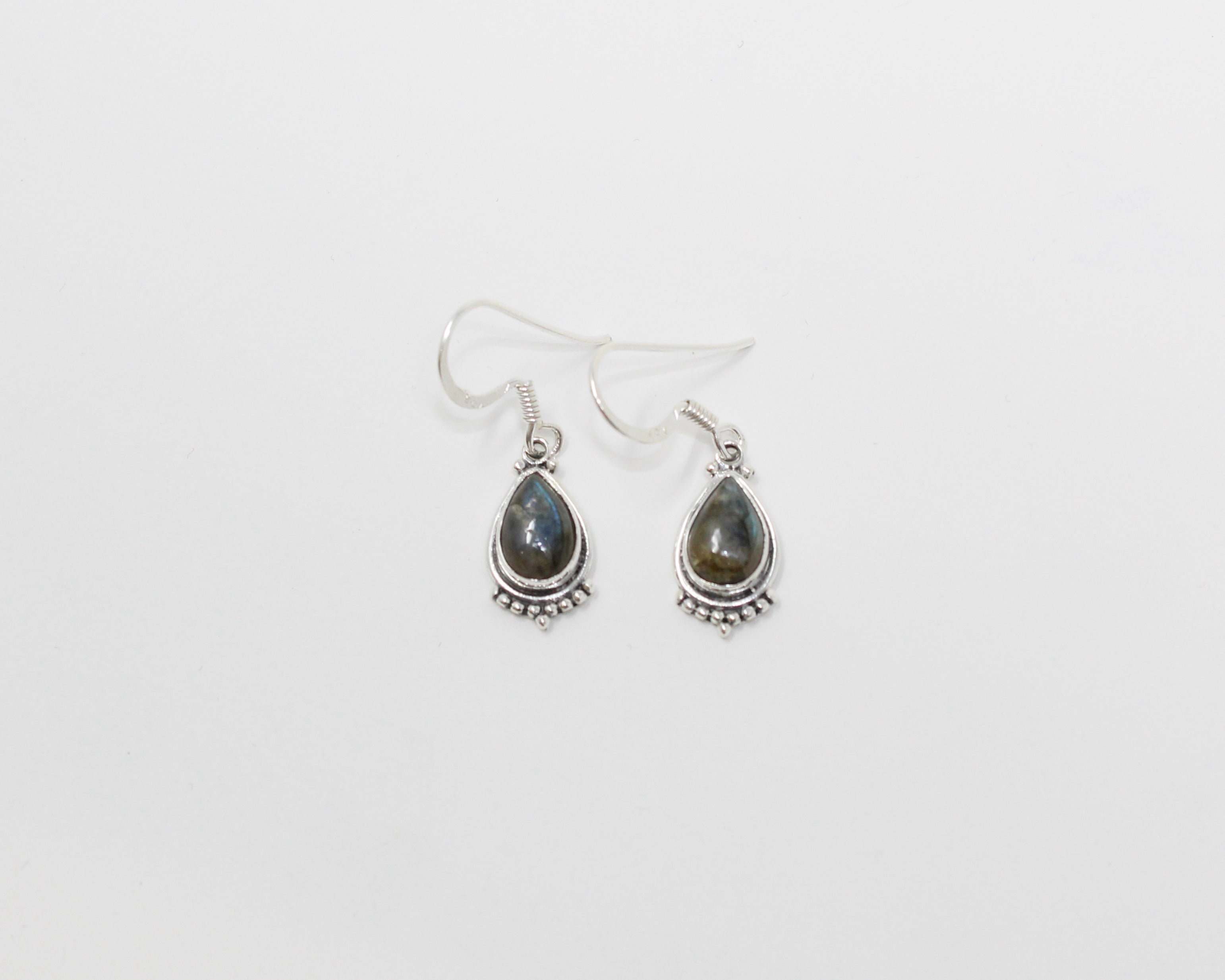 HARA, boucles d'oreilles argent sterling et pierre semi-précieuse, labradorite.