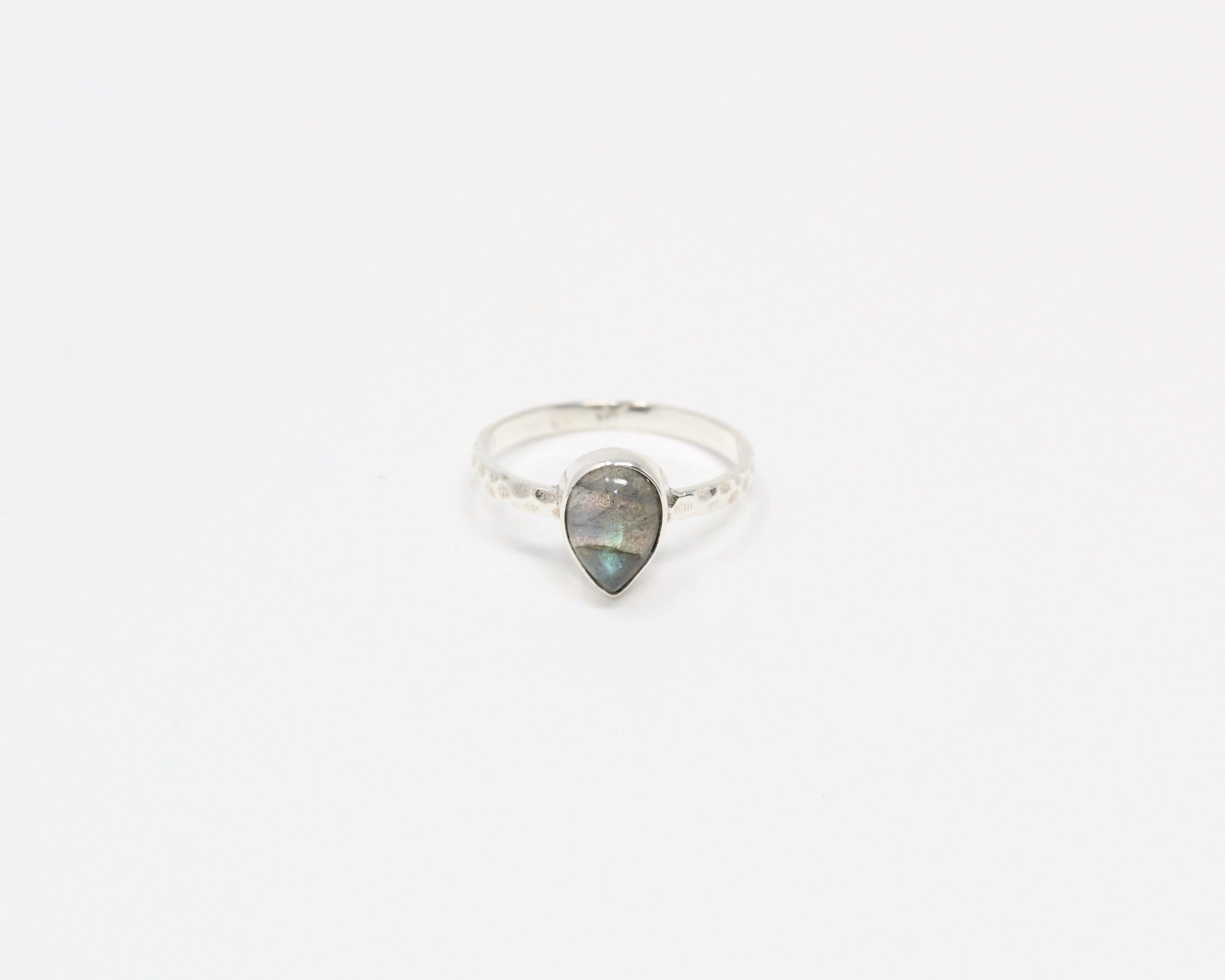 RADIEUSE, bague argent sterling, labradorite.