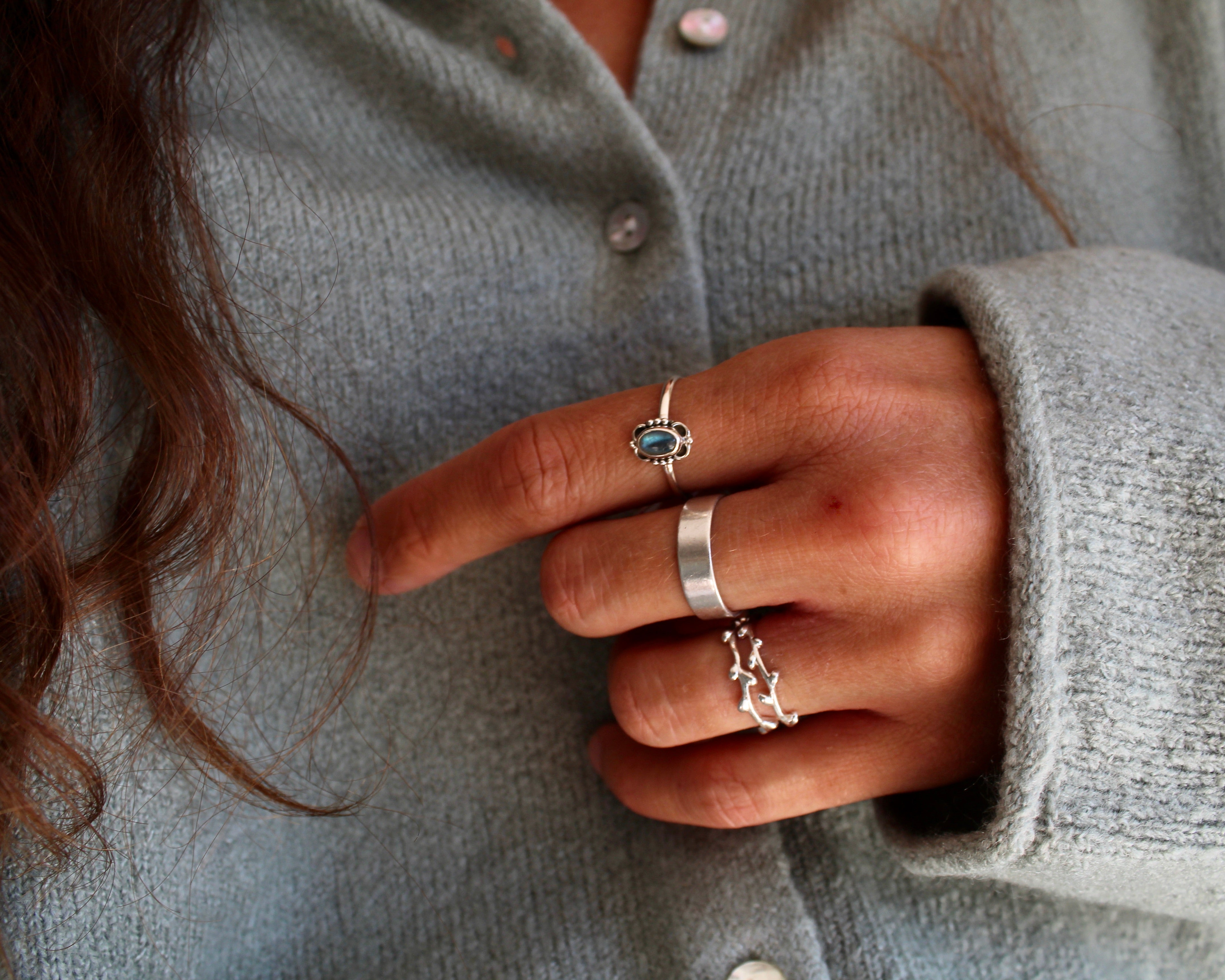 ÉQUILIBRE, bague argent et pierre semi-précieuse, labradorite.