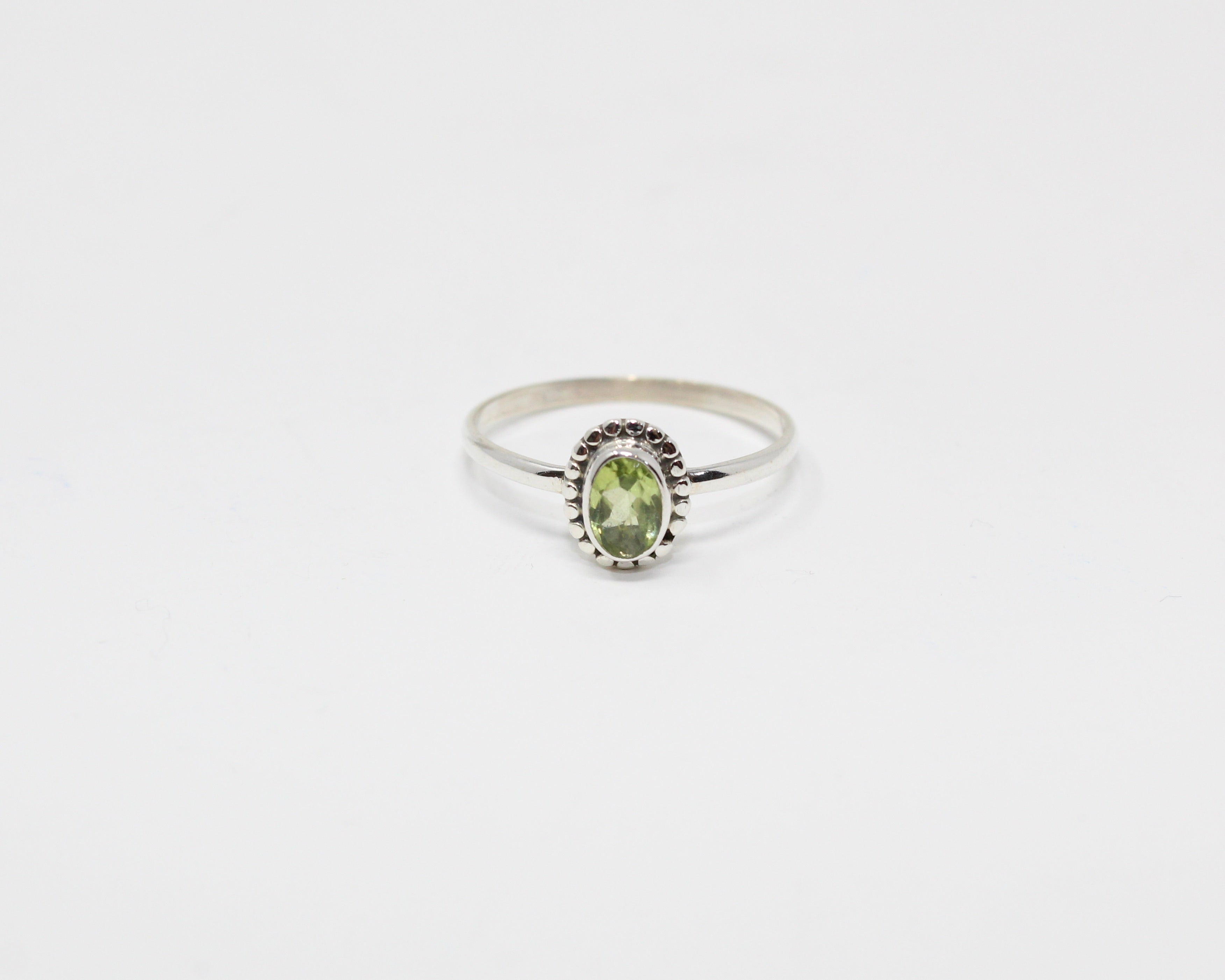 UNIQUE, bague argent sterling et pierre semi-précieuse, périodot.