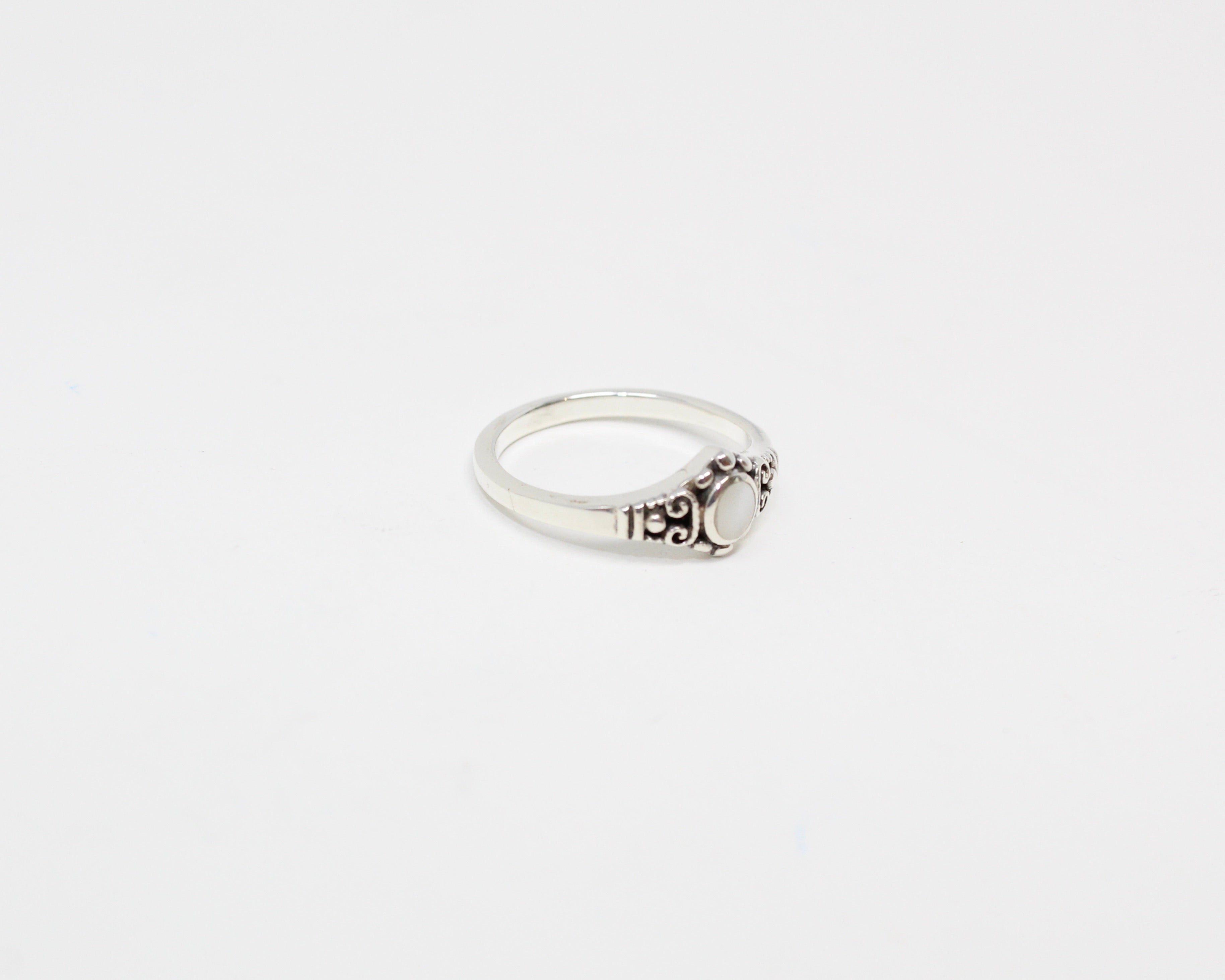 PERLÉE, bague argent sterling & nacre de perle.