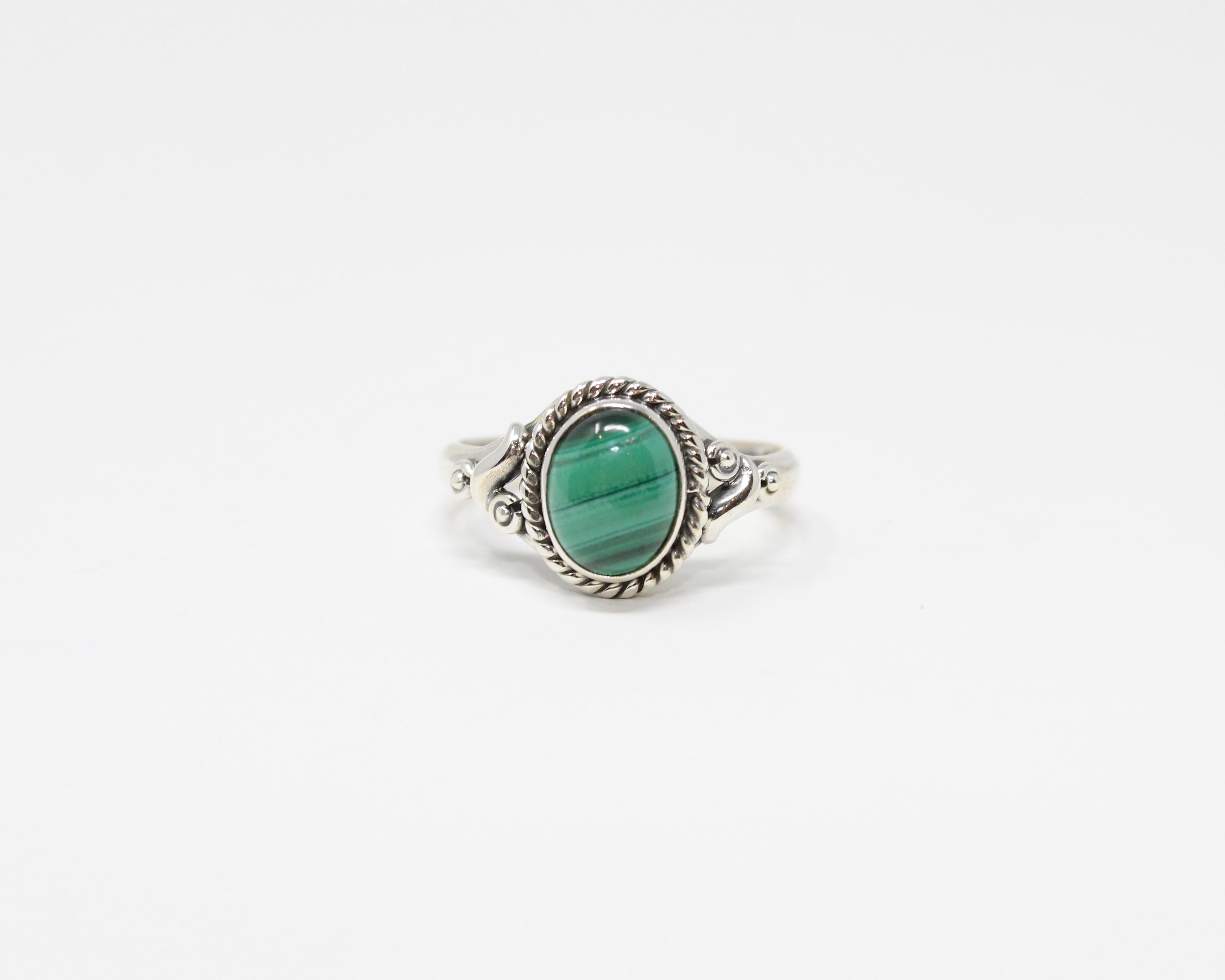 Grace, bague argent sterling et pierre semi-précieuse, malachite.