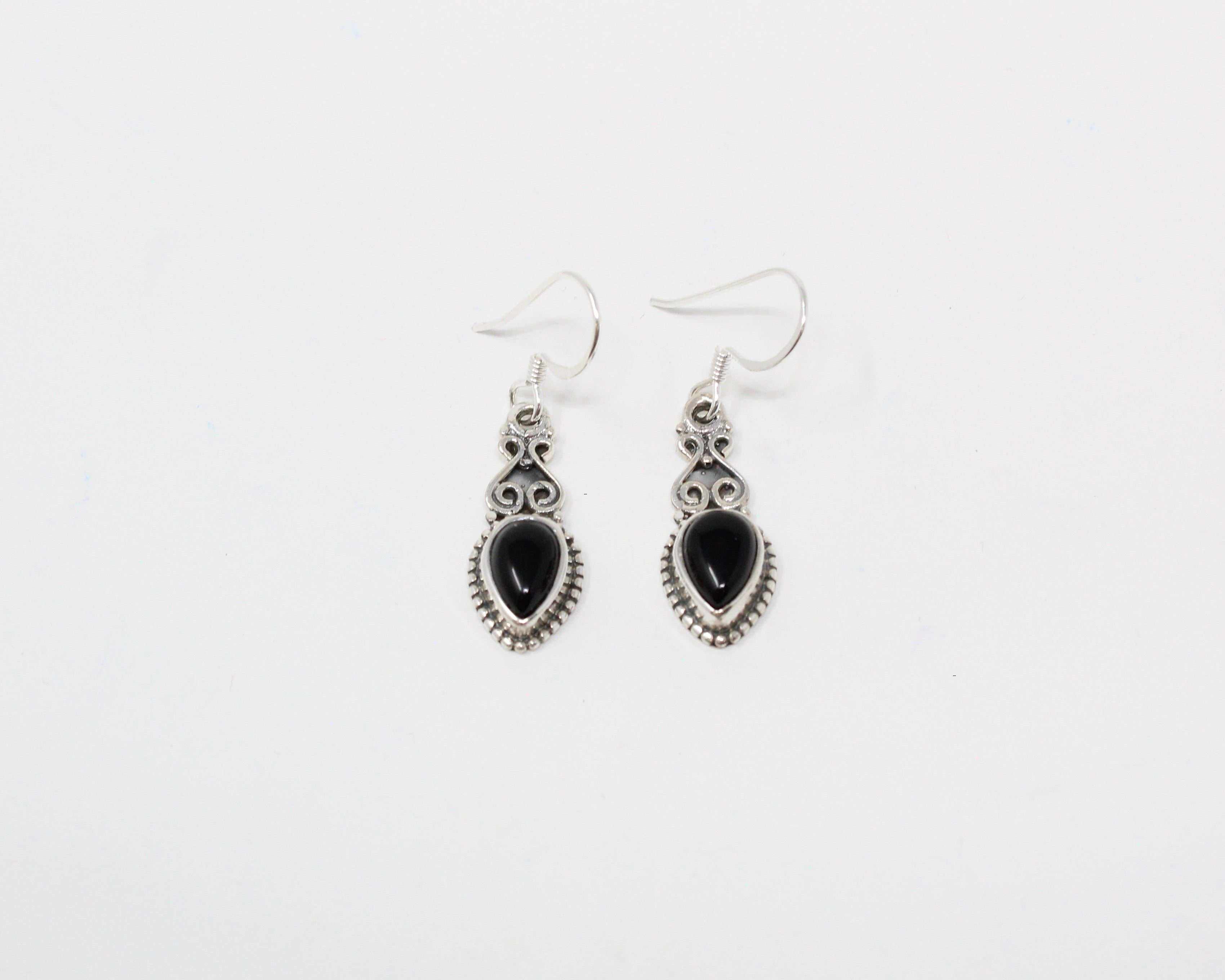 SUMAC, boucles d'oreilles argent sterling et pierre semi-précieuse, onyx.