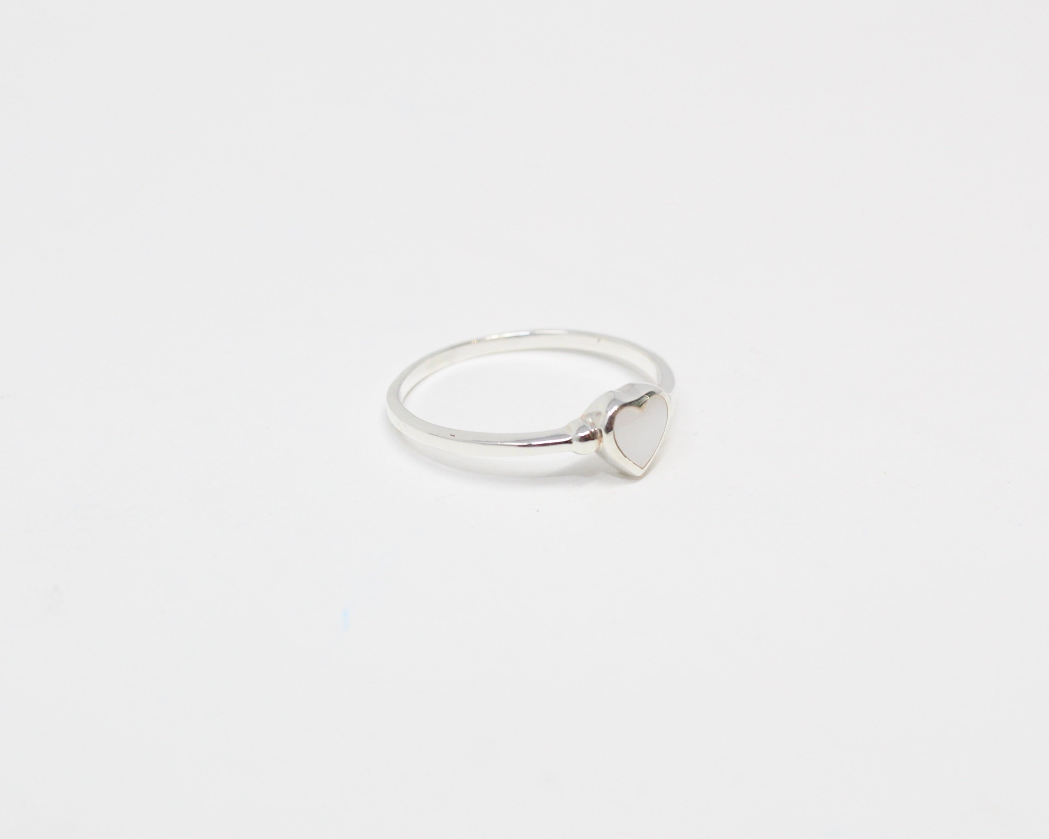 ROMANCE, bague argent sterling et nacre de perle.