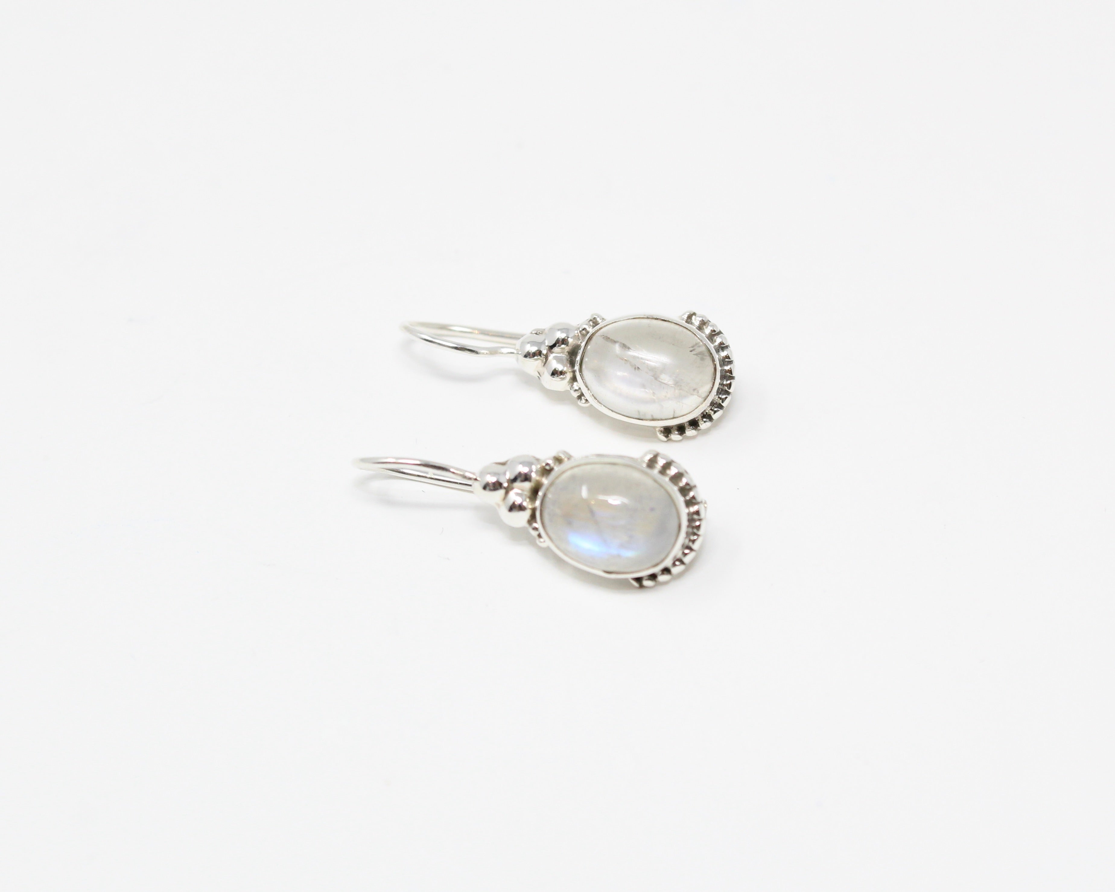 ÉQUILIBRE, boucle d'oreille argent sterling et pierre semi-précieuse, pierre de lune.