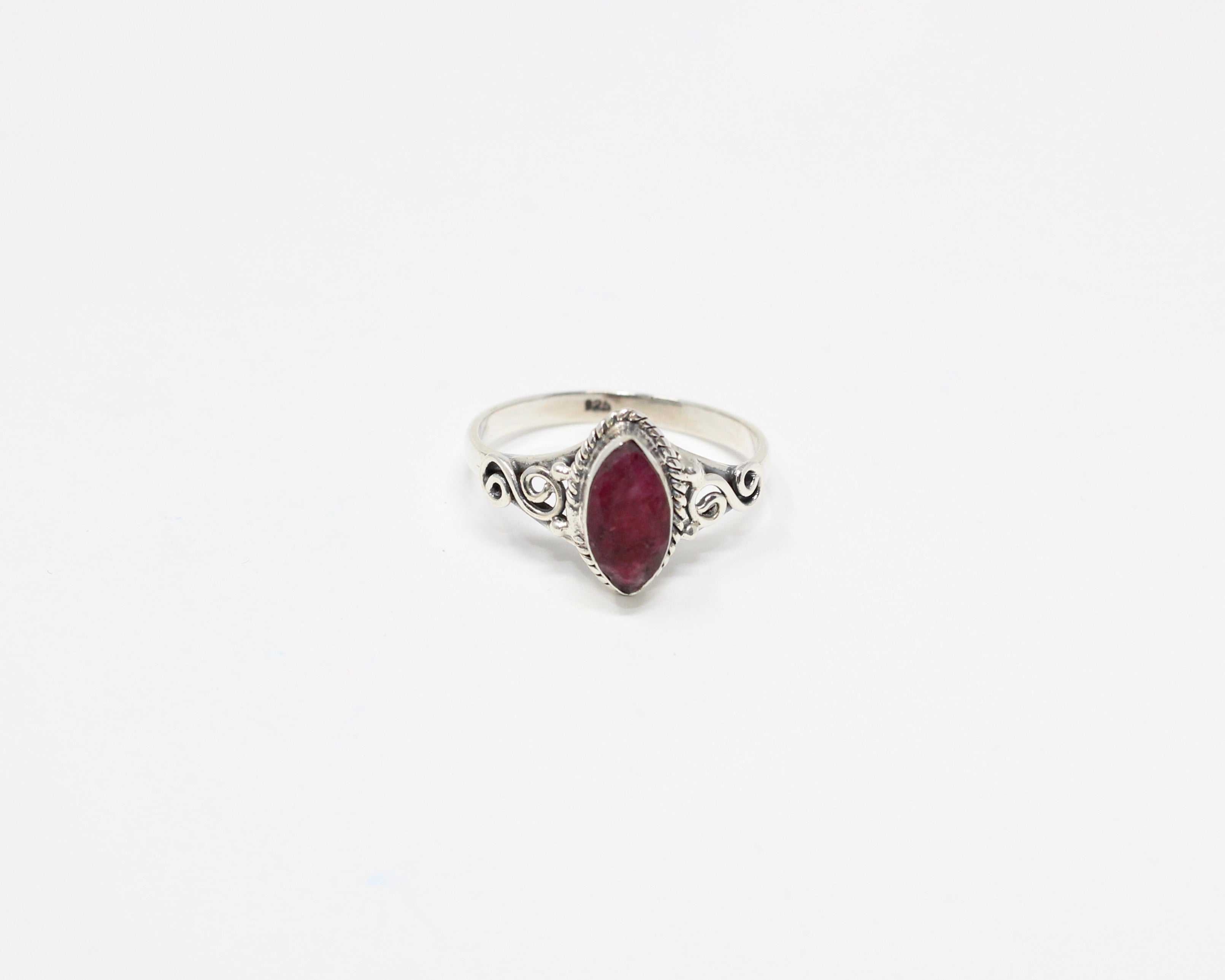 BARAH, bague argent sterling et pierre semi-précieuse, rubis.