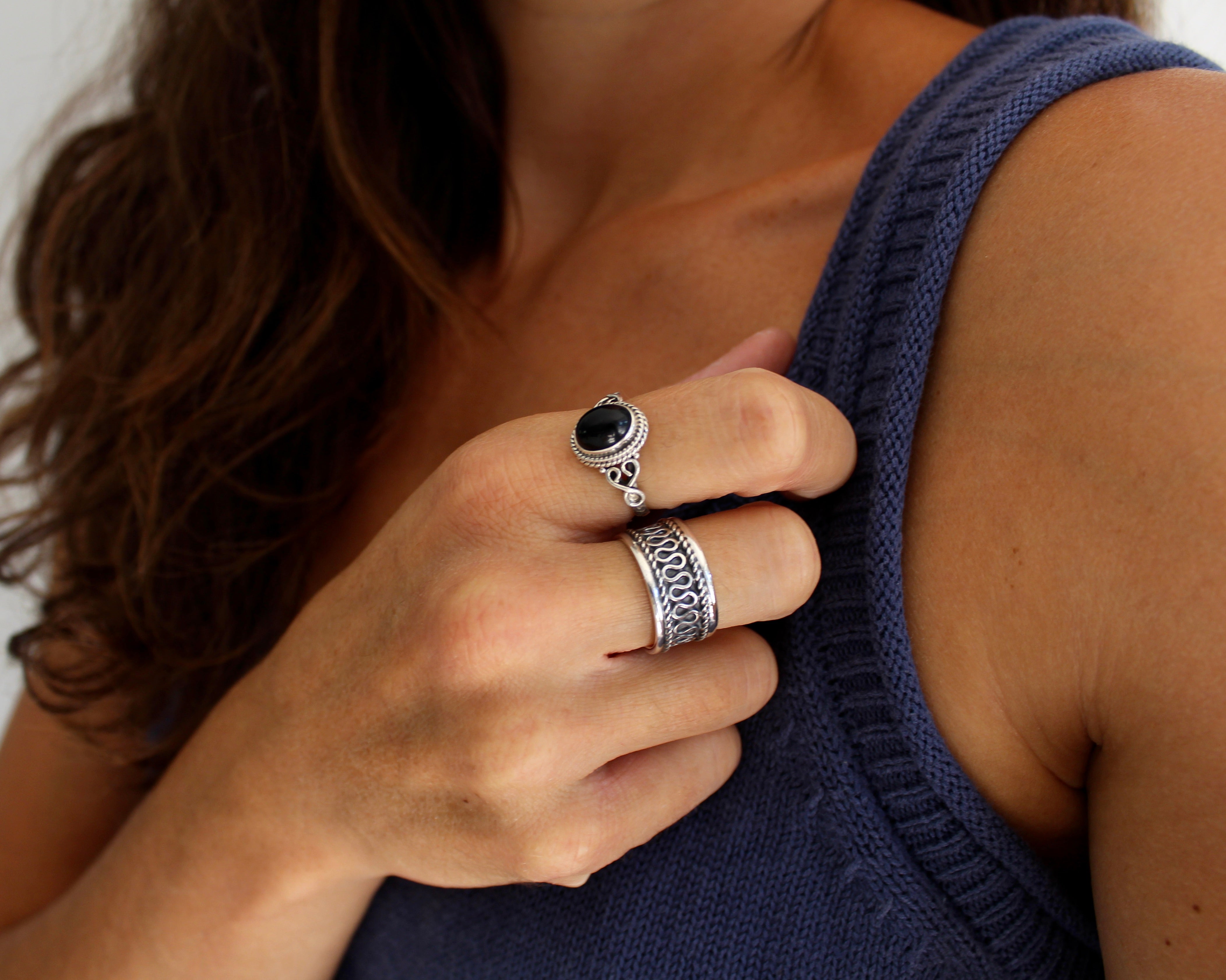 ÉTERNITÉ, bague argent sterling, pierre semi-précieuse, onyx.