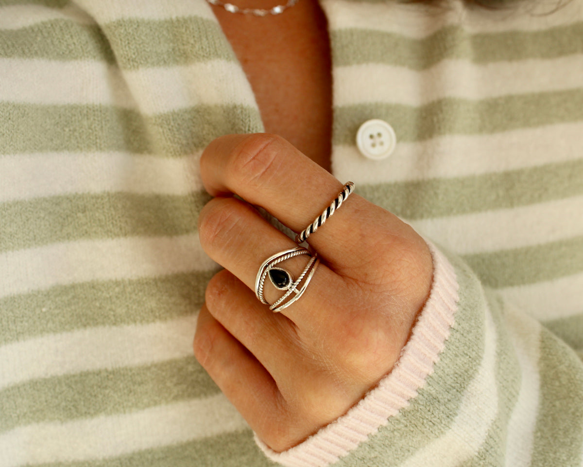 LOYAL, argent sterling et pierre semi-précieuse, onyx.
