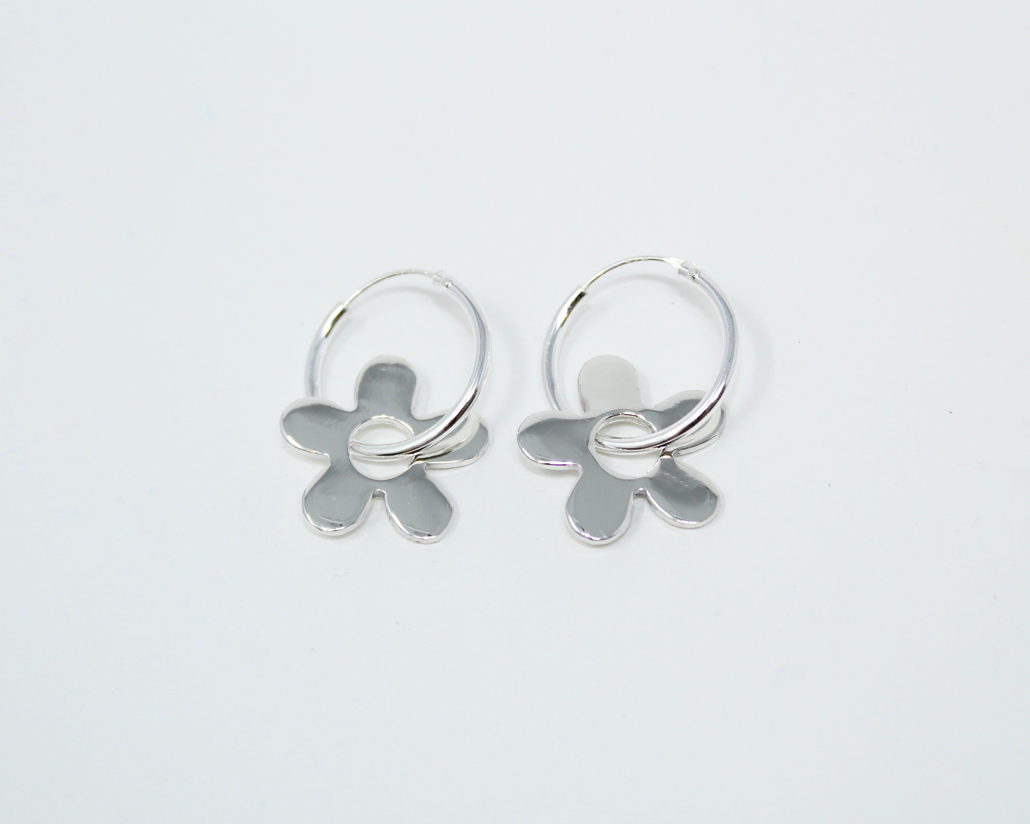 MARGUERITE - Boucle d'oreille en argent sterling.