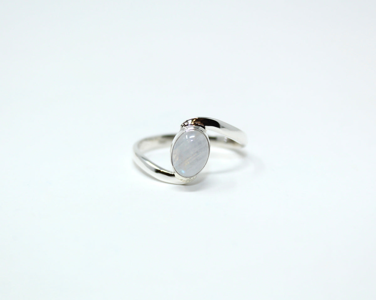 ÉLÉGANCE, bague argent sterling et pierre semi-précieuse, pierre de lune.