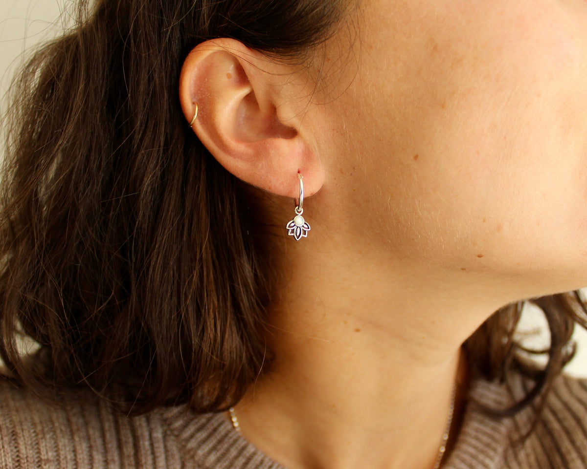 LOTUS, boucle d'oreille argent sterling.