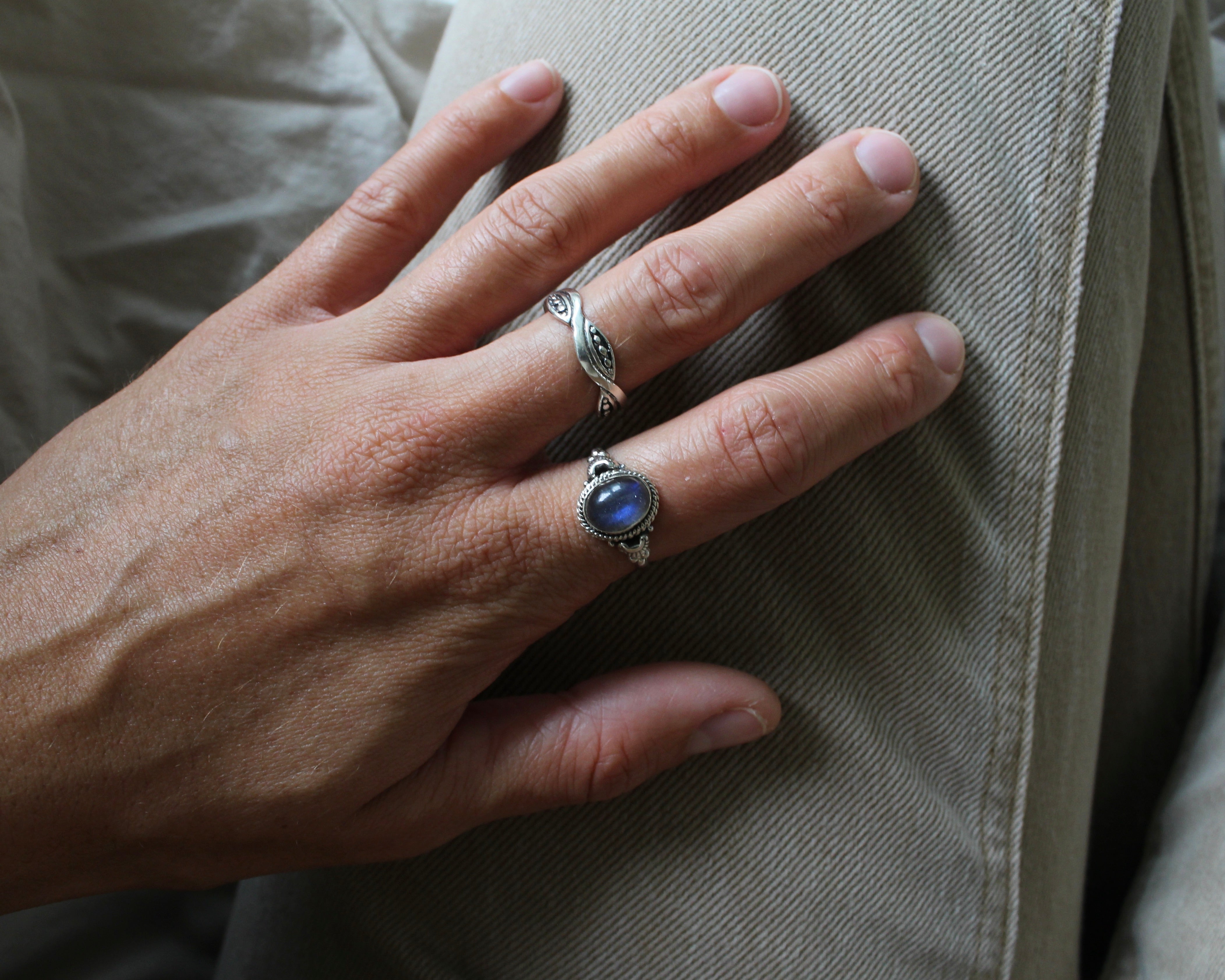 COURAGE, bague en argent sterling et pierre semi-précieuse, LABRADORITE.