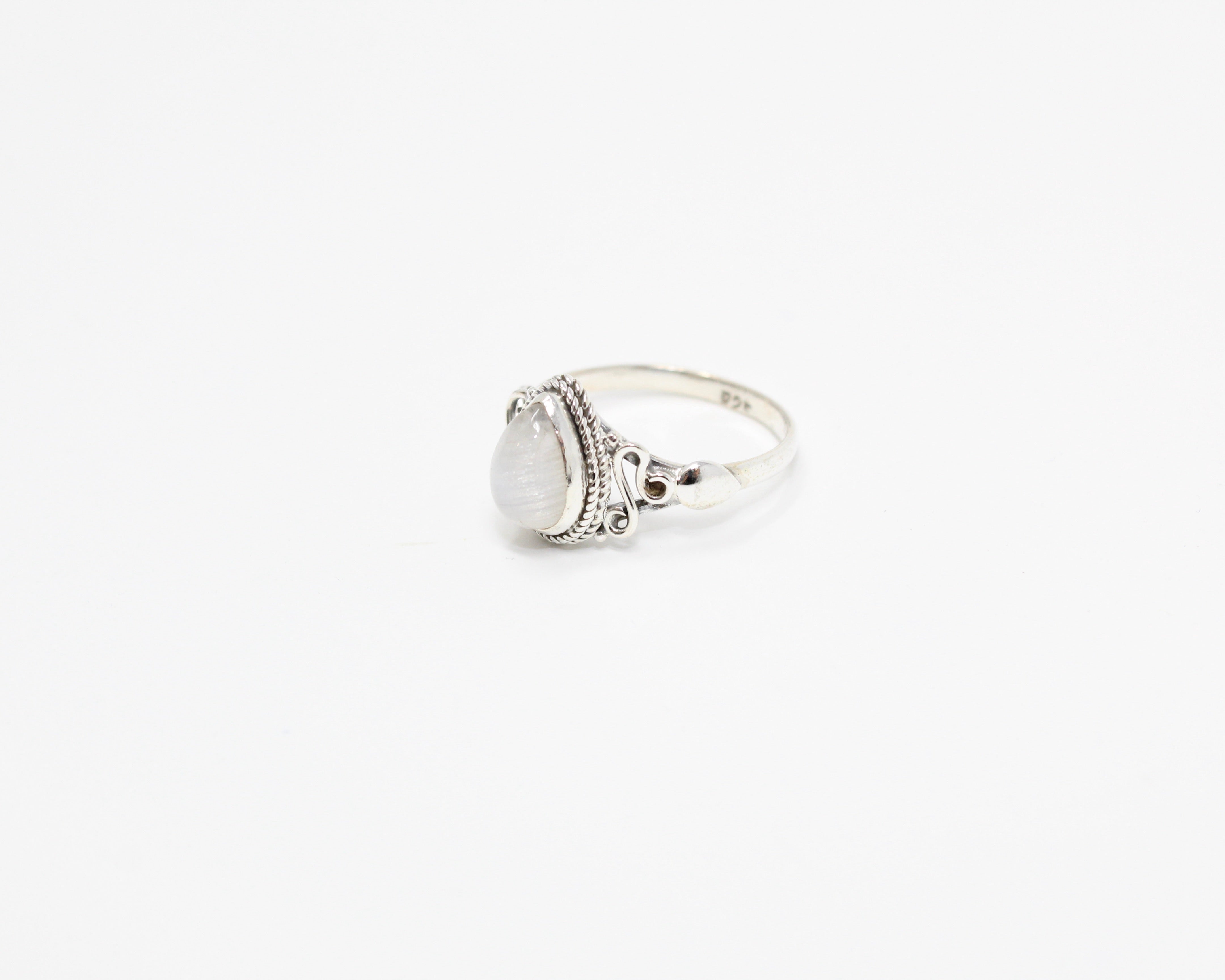 LOYAL, bague argent sterling & pierre semi-précieuse, PIERRE DE LUNE.