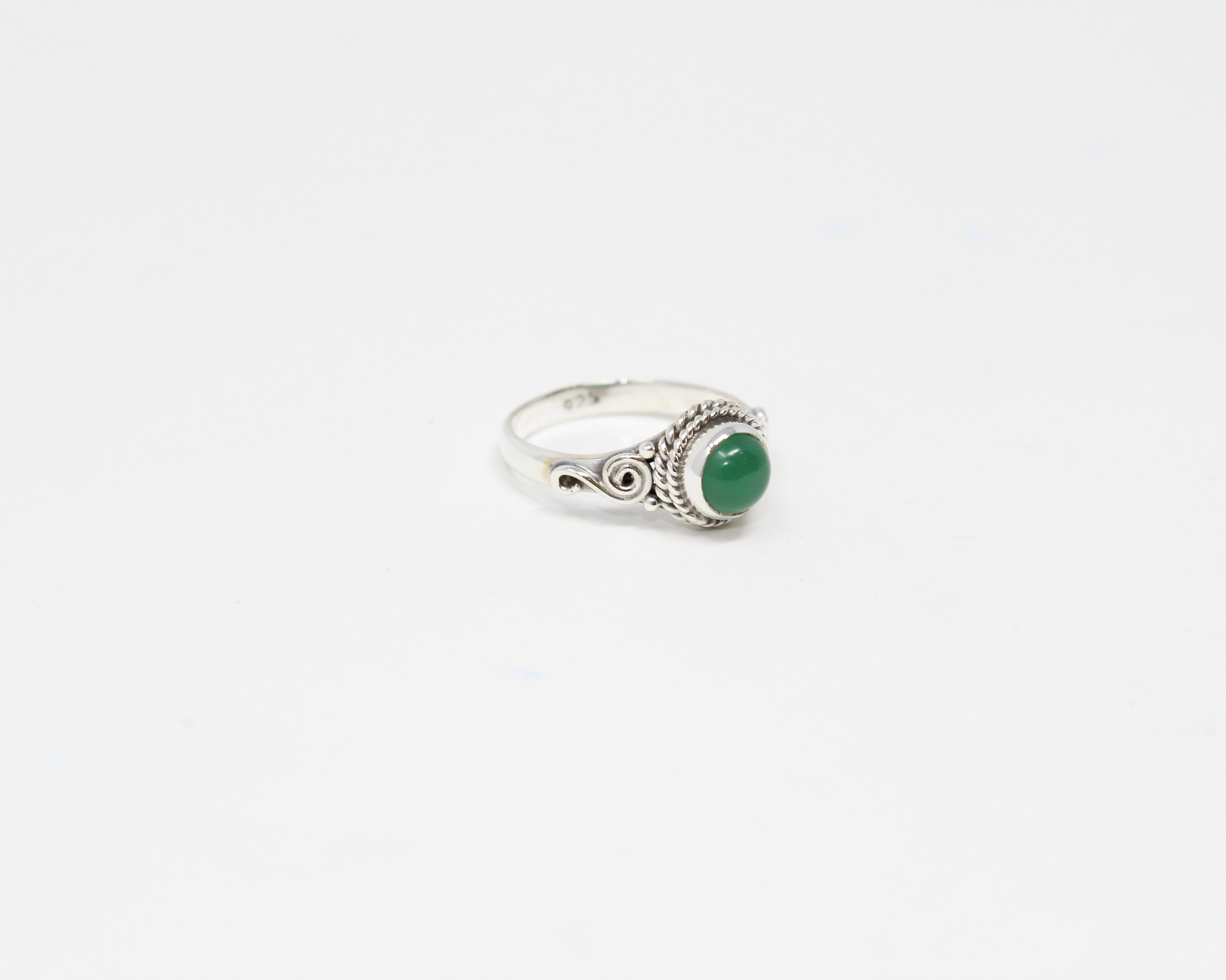 SINCÉRITÉ, bague argent sterling et pierre semi-précieuse, ONYX VERT.