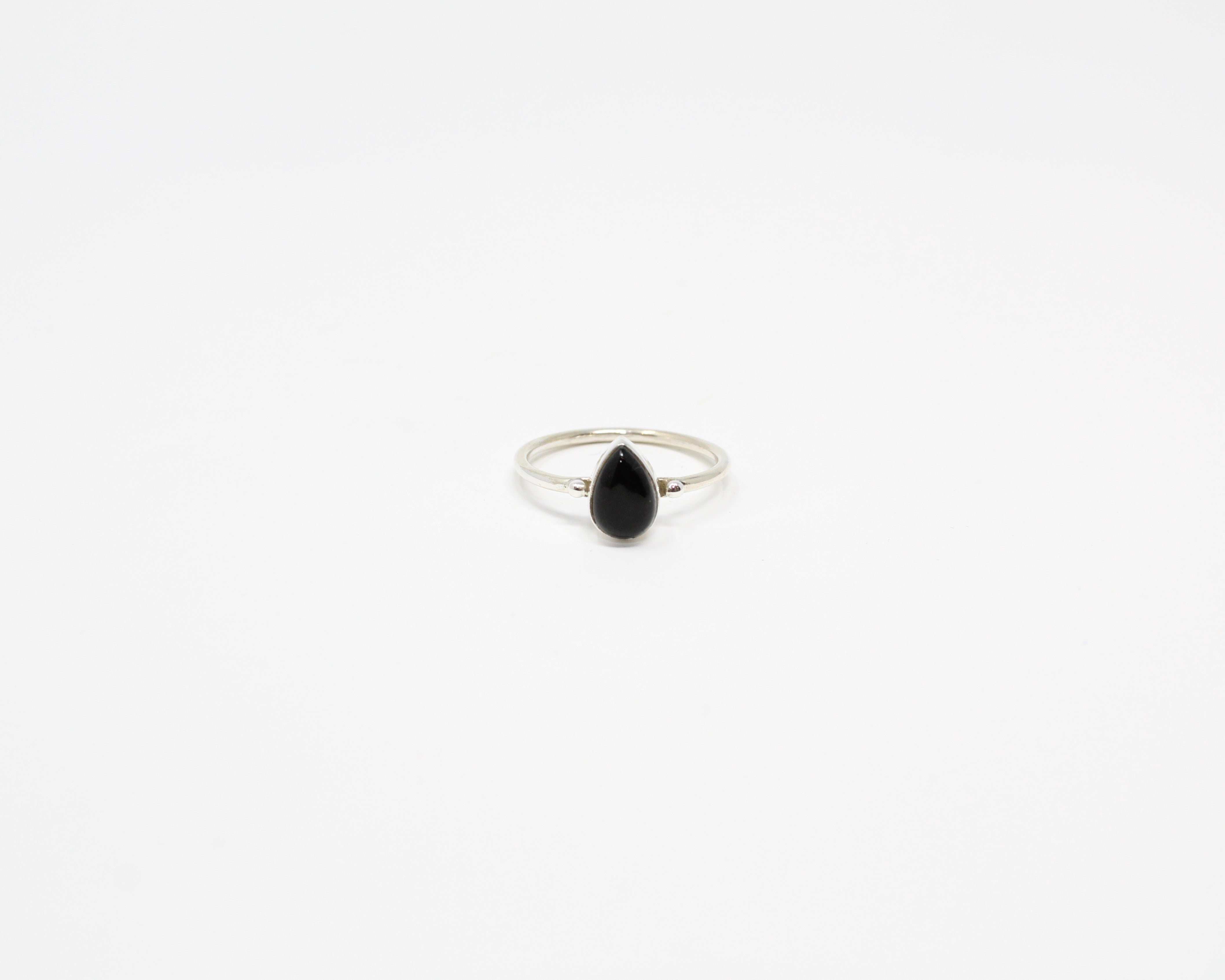 SIMPLICITÉ, bague argent sterling et pierre semi-précieuse, ONYX.