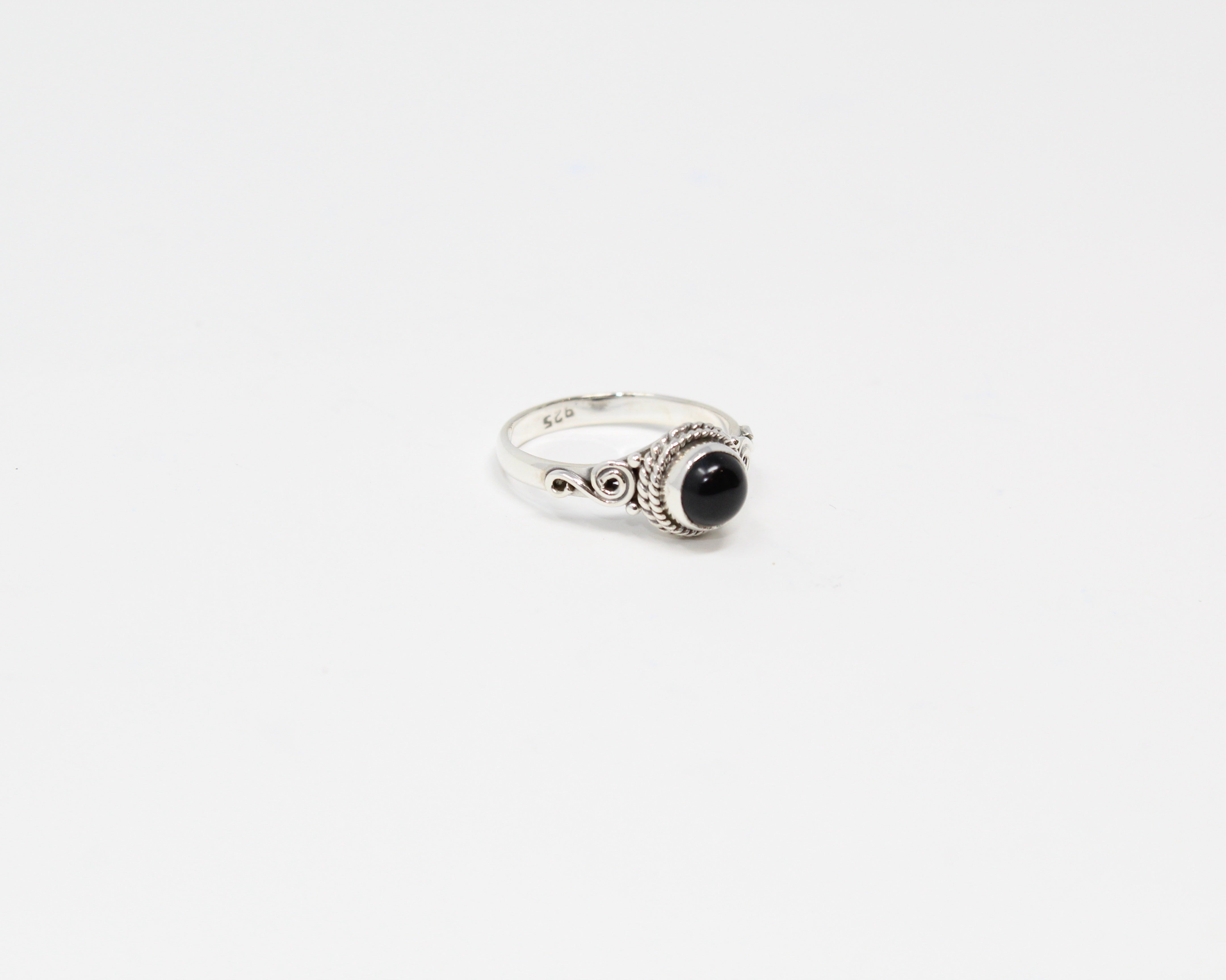 SINCÉRITÉ, bague argent sterling et pierre semi-précieuse, ONYX.