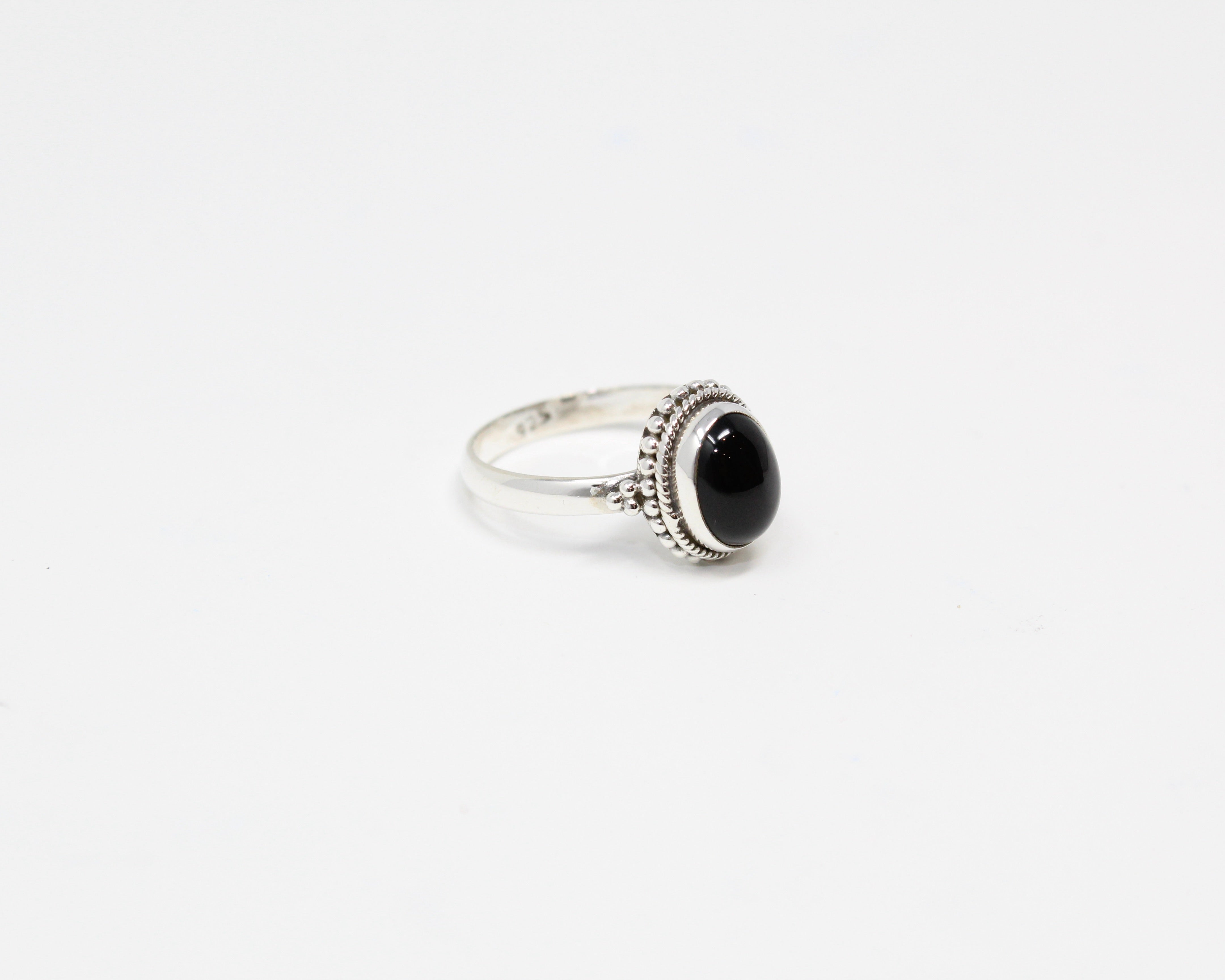 STABILITÉ, bague argent sterling et pierre semi-précieuse, ONYX.