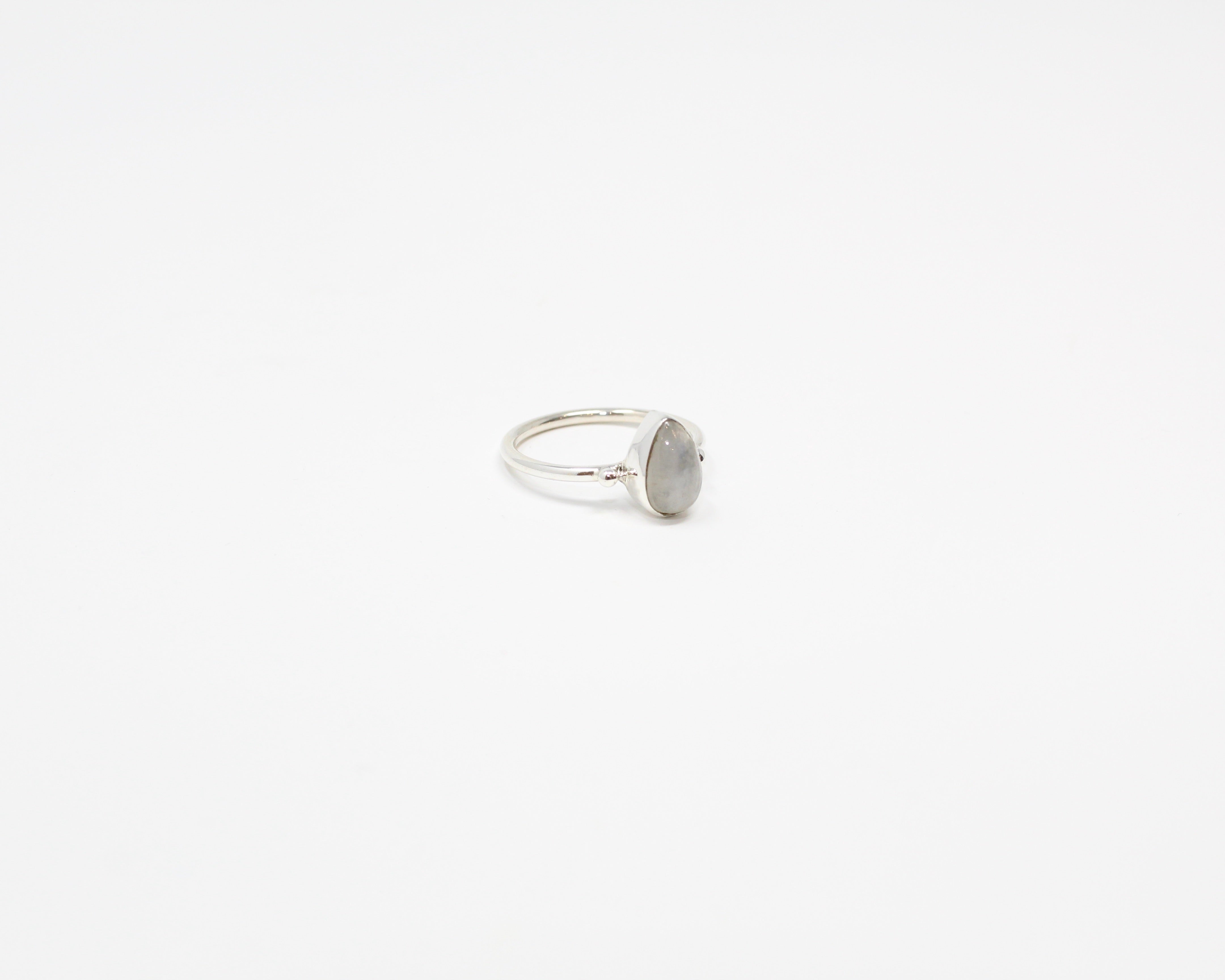 SIMPLICITÉ, bague argent sterling et pierre semi-précieuse, PIERRE DE LUNE.