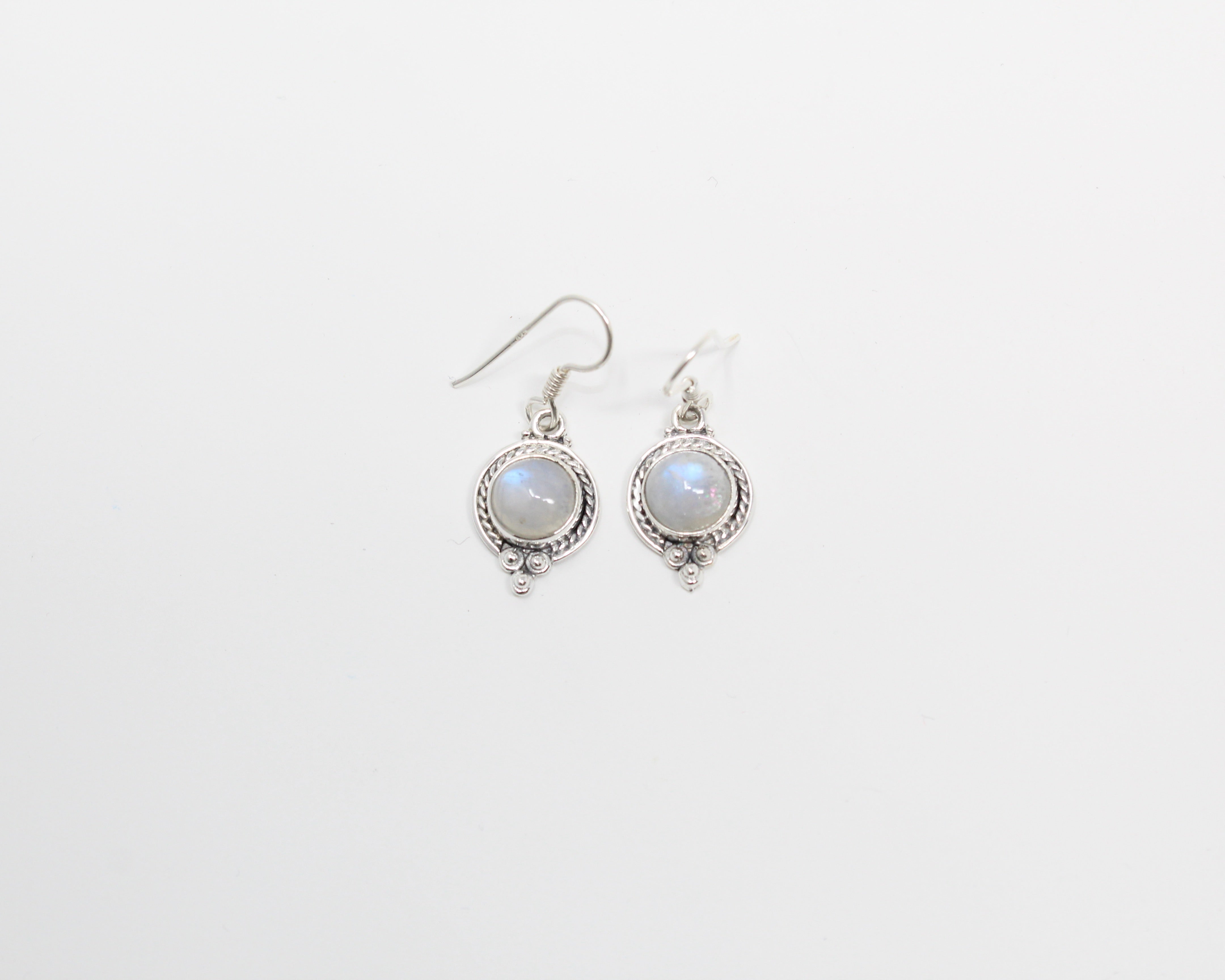 THAMA, boucle d'oreille argent sterling et pierre semi-précieuse, PIERRE DE LUNE.