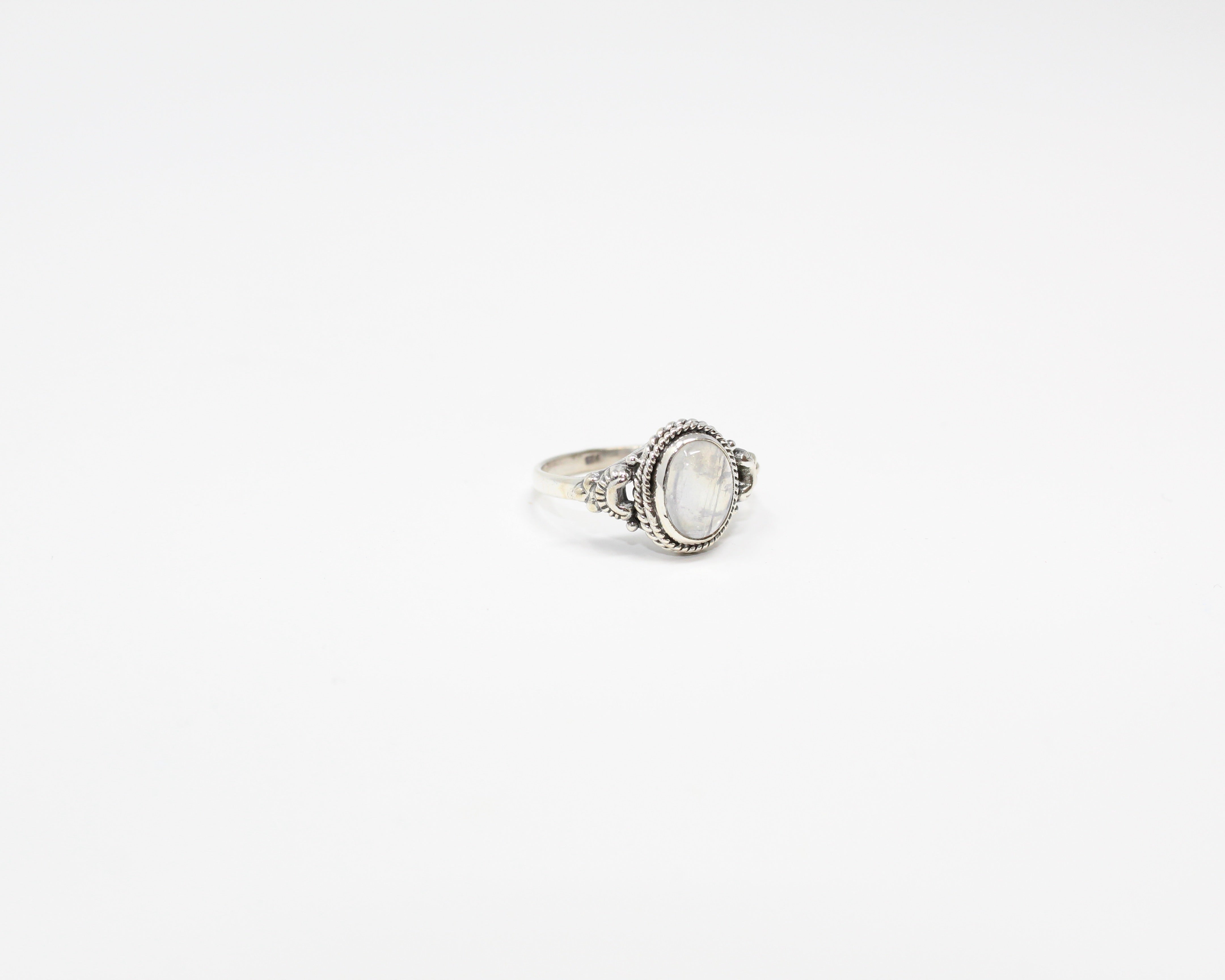 COURAGE, bague en argent sterling et pierre semi-précieuse, PIERRE DE LUNE.