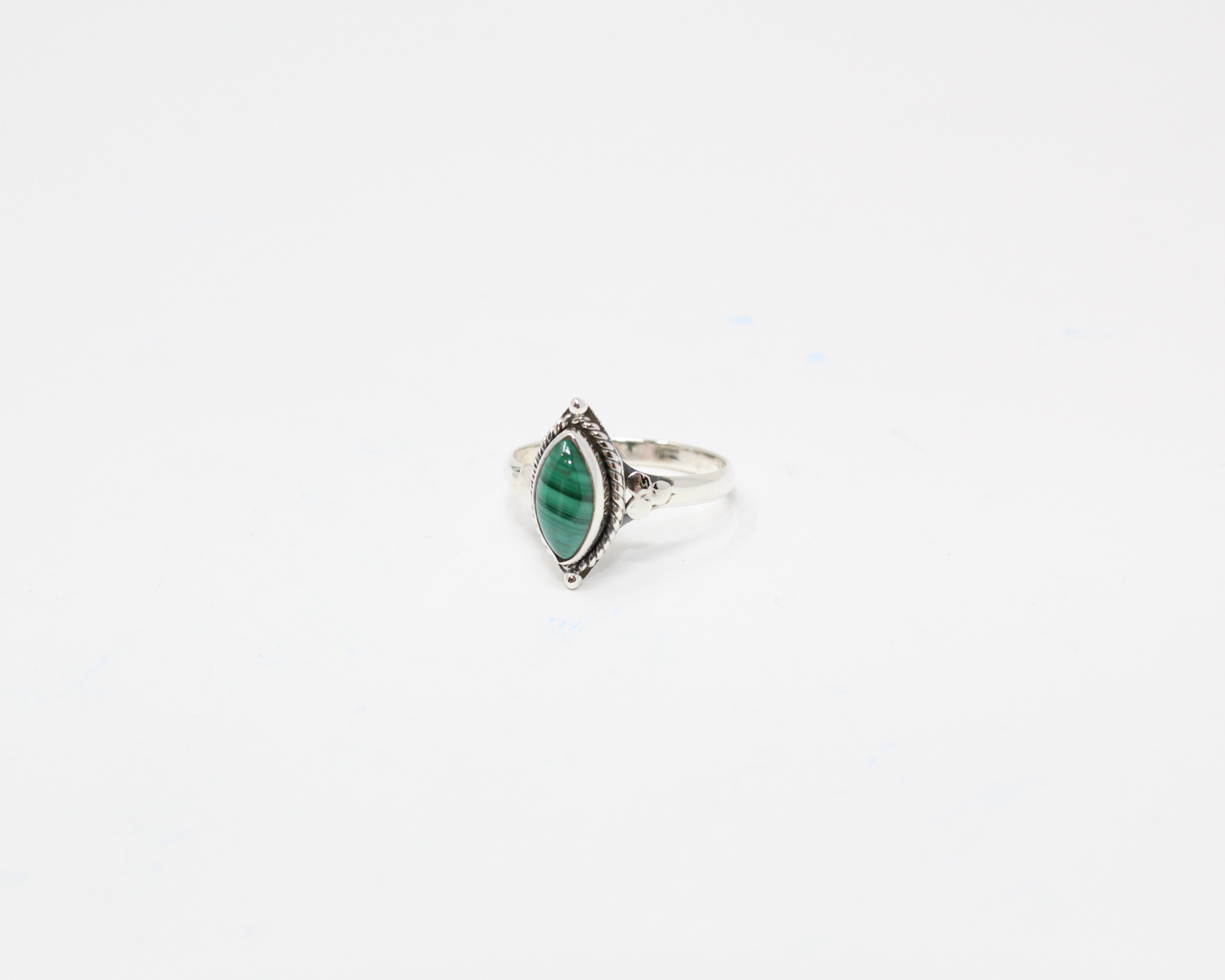 AUDACE, bague argent sterling et pierre semi-précieuse, malachite.